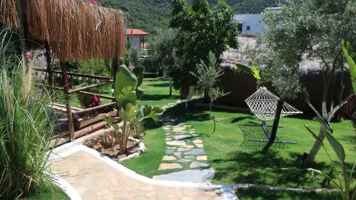 Aed väljaspool majutusasutust Kaş Joy Glamping