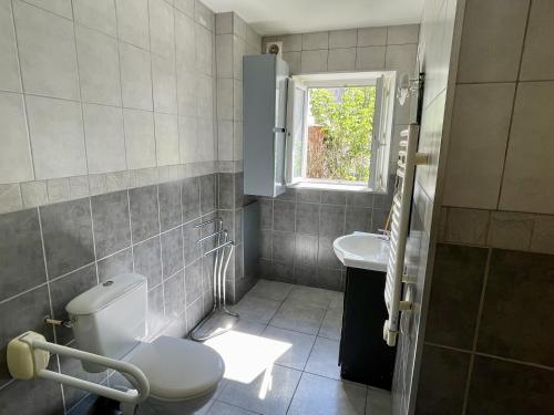 Φωτογραφία από το άλμπουμ του S19 Parking 1 chambre 1 à 2 personnes, facile d'acces A77, Nevers Magny Cours σε Imphy