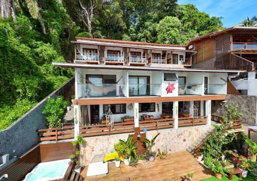 an aerial view of a house with a swimming pool at Pousada Aroeira in Morro de São Paulo