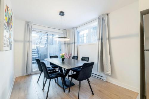 a dining room with a table and chairs at Longueuil New Stylish 3-BDR free parking close to Dix 30&DT in Longueuil