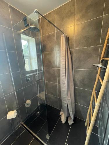 Kúpeľňa v ubytovaní Les Ecuries - 3 bedroom Gîte with plunge pool near Narbonne & the Canal du Midi