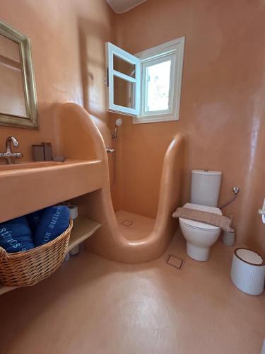 a bathroom with a toilet and a sink at Simos suites in Elafonisos