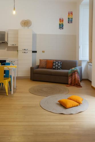 a living room with a couch and a table at Casa vivace in centro Torino by Turin House Collection in Turin