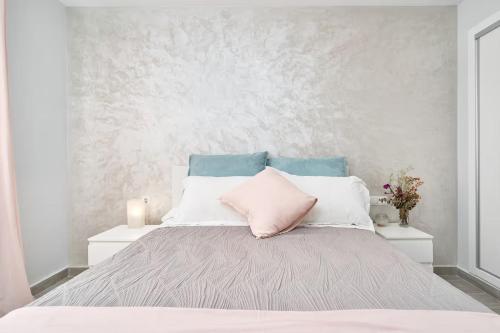 En eller flere senge i et værelse på Beachside Bliss