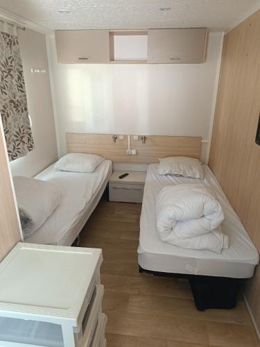 Llit o llits en una habitació de Mobile home