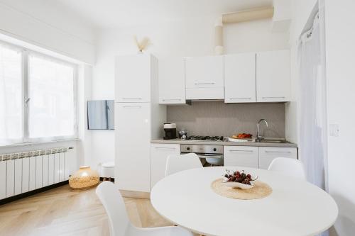 A kitchen or kitchenette at Paradise house - Oasis