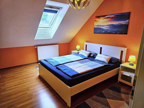 Postel nebo postele na pokoji v ubytování Cochem Ferienwohnung Scheuer