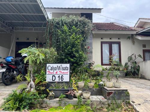 Κήπος έξω από το Calya Wisata Homestay