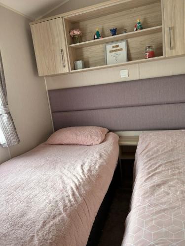 Katil atau katil-katil dalam bilik di Caravan by the Sea D47