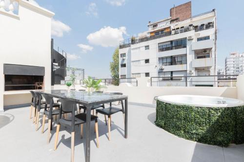 En balkon eller terrasse på MOT Thames 'C' - 4 Bd Pool & BBQ