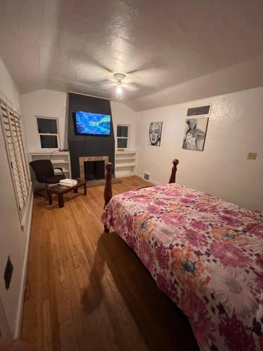 a bedroom with a bed and a flat screen tv at Downtown Neighborhood Room 1 in Phoenix