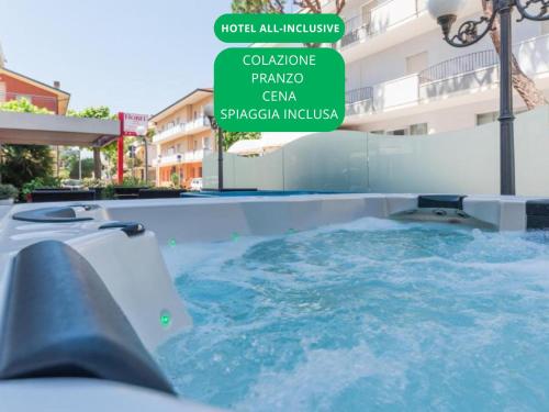 Bazén v ubytování Hotel Nobel - Soft All Inclusive nebo v jeho okolí