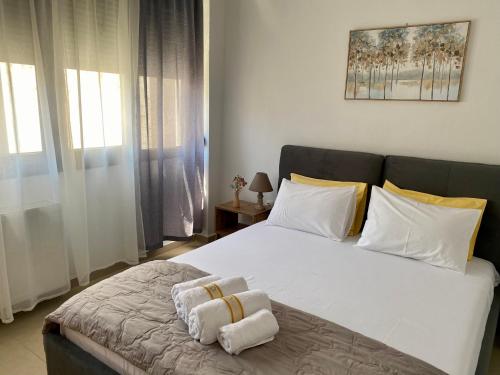 Central & Riverfront Room 3