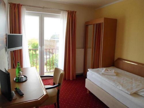 Postel nebo postele na pokoji v ubytování Seehotel Lönö