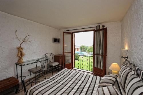 Postel nebo postele na pokoji v ubytování Auberge U Licettu