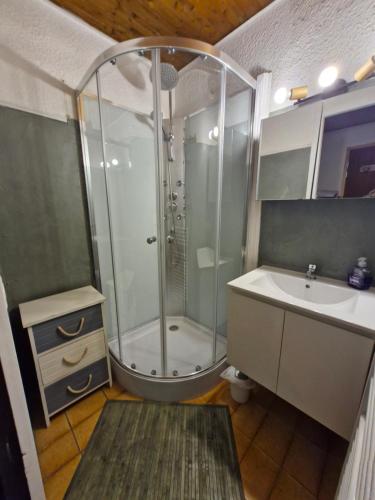 Koupelna v ubytování Appartement pour 4 personnes au pied des pistes