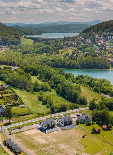 an aerial view of a town and a river at Solina Bóbrka Apartamenty PanDamazy 530-487-636z widokiem na kamieniołom i Zalew Myczkowiecki in Solina