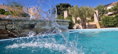 Fotografie z fotogalerie ubytování Villa Stone Lace v destinaci Kolan