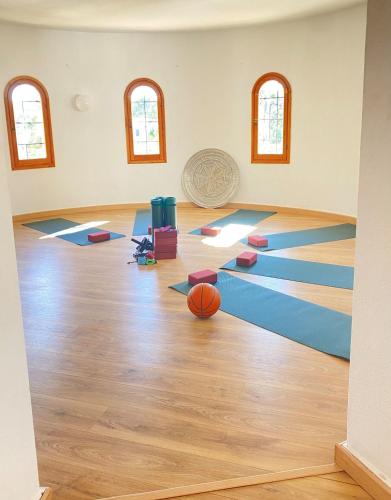 a room with a gym with a basketball on the floor at Villa Ocean - Sunset Beach in San Antonio Bay