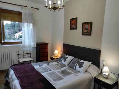 a bedroom with a large bed and a window at Apartamento en Biescas Maribel in Biescas