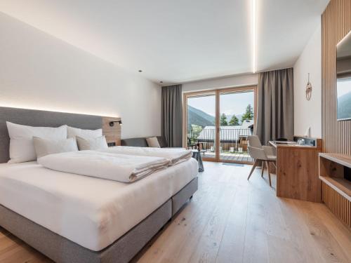 Una cama o camas en una habitación de Hotel Traube