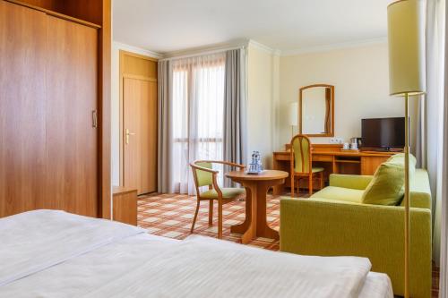 Postel nebo postele na pokoji v ubytování Hotel Bartan Gdansk Seaside