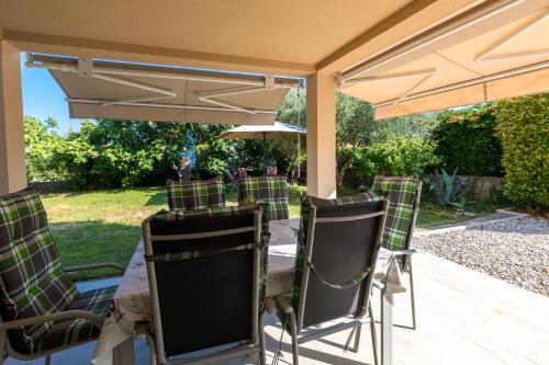 Apartment Mija with garden