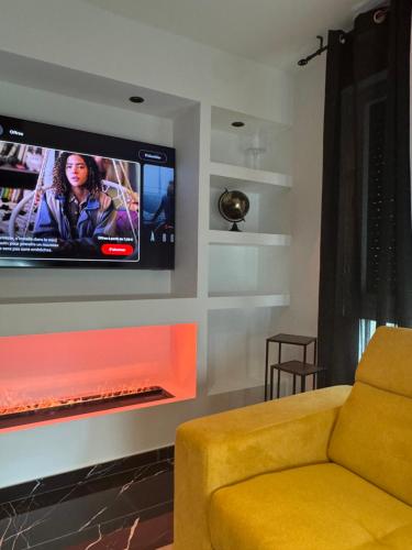 TV a/nebo společenská místnost v ubytování Garden Suite Toulouse