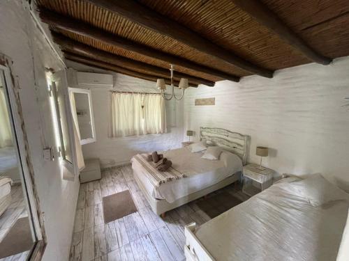 a bedroom with a bed in a room at La higuera in Cerro de Oro