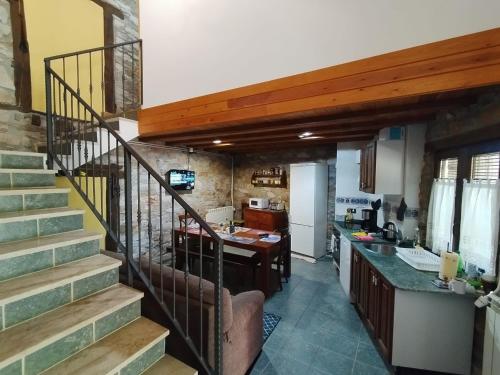 Kuchyň nebo kuchyňský kout v ubytování casa rural San Vicente Borrenes