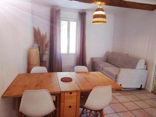 Coquet T2 rénové, proche plages et Hyères, 4 couchages