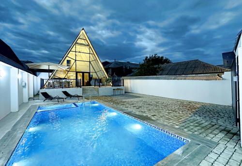 Bazén v ubytování The Gabalux A Frame Villas Gabala nebo v jeho okolí