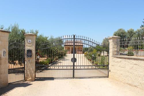 an entrance to a gate in a park at La Rosa dei Venti in Alghero
