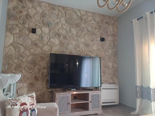 TV a/nebo společenská místnost v ubytování Delou-M 27 01 Luxury Apartment by Igoumenitsa