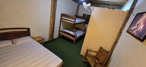 a bedroom with a bed and a chair in it at Hostal ElRojo Montañita in Montañita