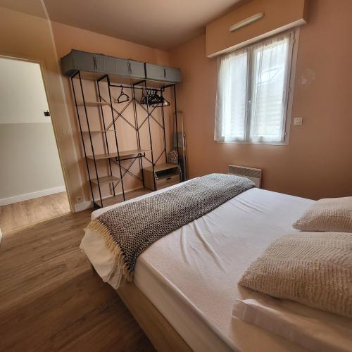 Ένα ή περισσότερα κρεβάτια σε δωμάτιο στο La Pause Bretonne