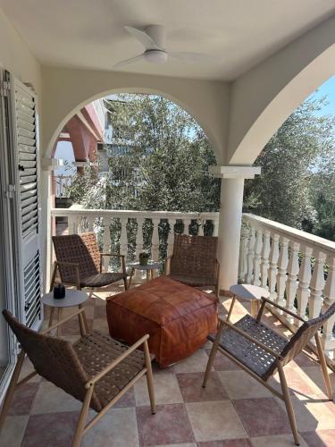 Steps to beach 3 Bedrooms 2 Bathrooms 2 Kitchens with a Terrace - 2 Parking spots - Sea View photo 2
