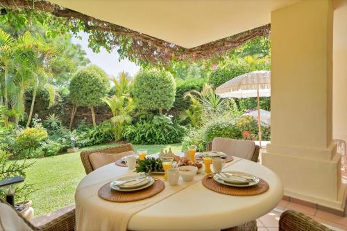 Arqueros Luxury Apartment - Private Garden & Pool