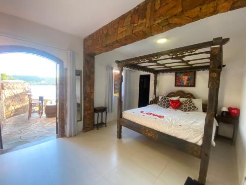 Ένα ή περισσότερα κρεβάτια σε δωμάτιο στο Cachoeira Inn Buzios