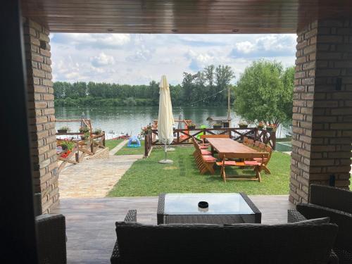 Výhled na řeku, která protéká v blízkosti apartmánu