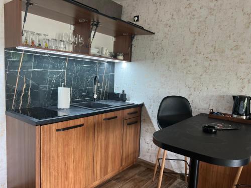 Kuchyň nebo kuchyňský kout v ubytování Apartmani Tiske noći