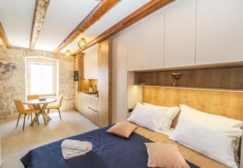 Ένα ή περισσότερα κρεβάτια σε δωμάτιο στο Apartment Chiara-Center of Bale