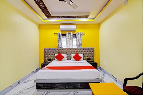 a bedroom with a bed and a table and chairs at Hotel O SRI SAI PALACE in Bārang