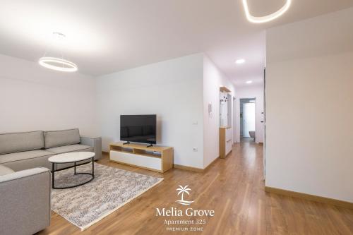 Televisyen dan/atau pusat hiburan di Melia Grove Apartment 325