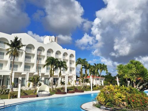 een hotel met een zwembad voor een gebouw bij Finest Guam Golf & Resort in Yigo