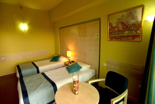 Holy Land Hotelにあるベッド