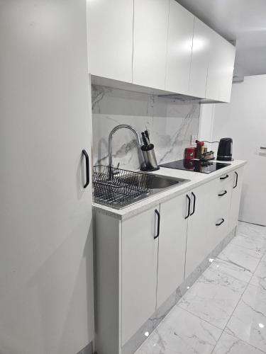 Dapur atau dapur kecil di New and cute one bedroom flat