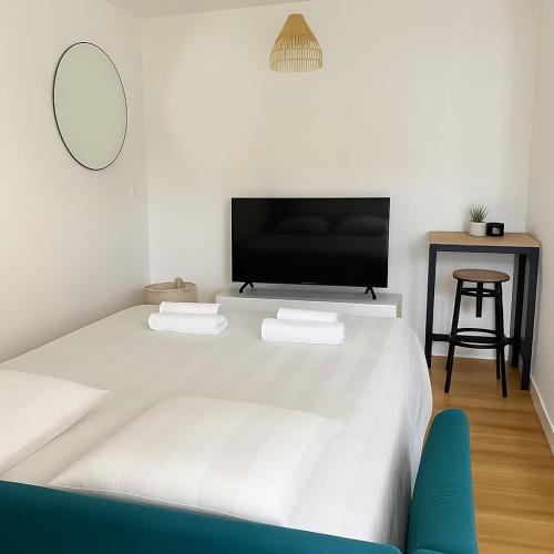 Postel nebo postele na pokoji v ubytování Le Nid Marin - studio cosy à Lorient
