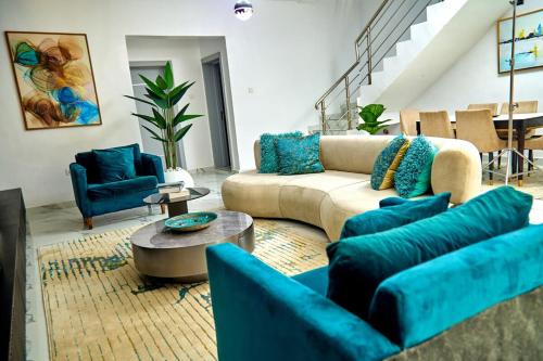 Un lugar para sentarse en Luxury 5 Bedrooms Duplex with Ocean View
