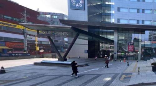 a group of people walking in front of a building at Nine RoD in Seoul